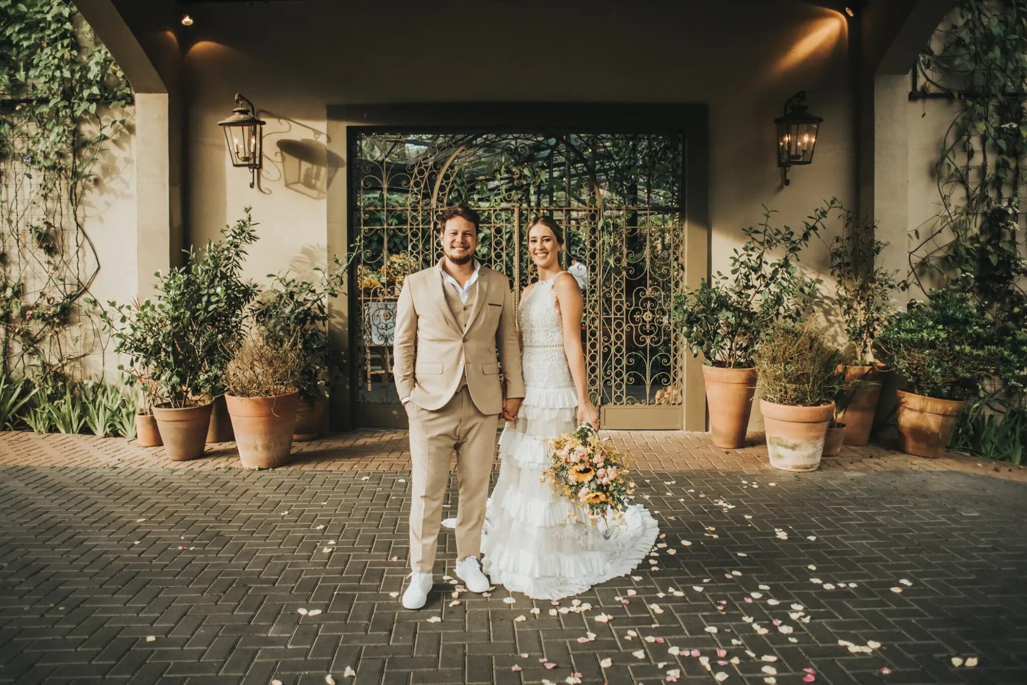 Casamento R Stico Como Escolher O Traje Perfeito Para Os Noivos E